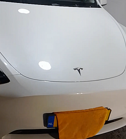 Na alle steenslag volledig te hebben bijgewerkt door middel van spotrepair de complete neus inc. verlichting voorzien van ppf folie